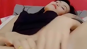 How Long Will You Fuck Me If I Open My Legs? A Thaitwentybabe Asks