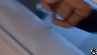 Ibu Tiri Berdada Besar Membiarkan Lil D Berhubungan Seks Sementara Suaminya Bekerja.